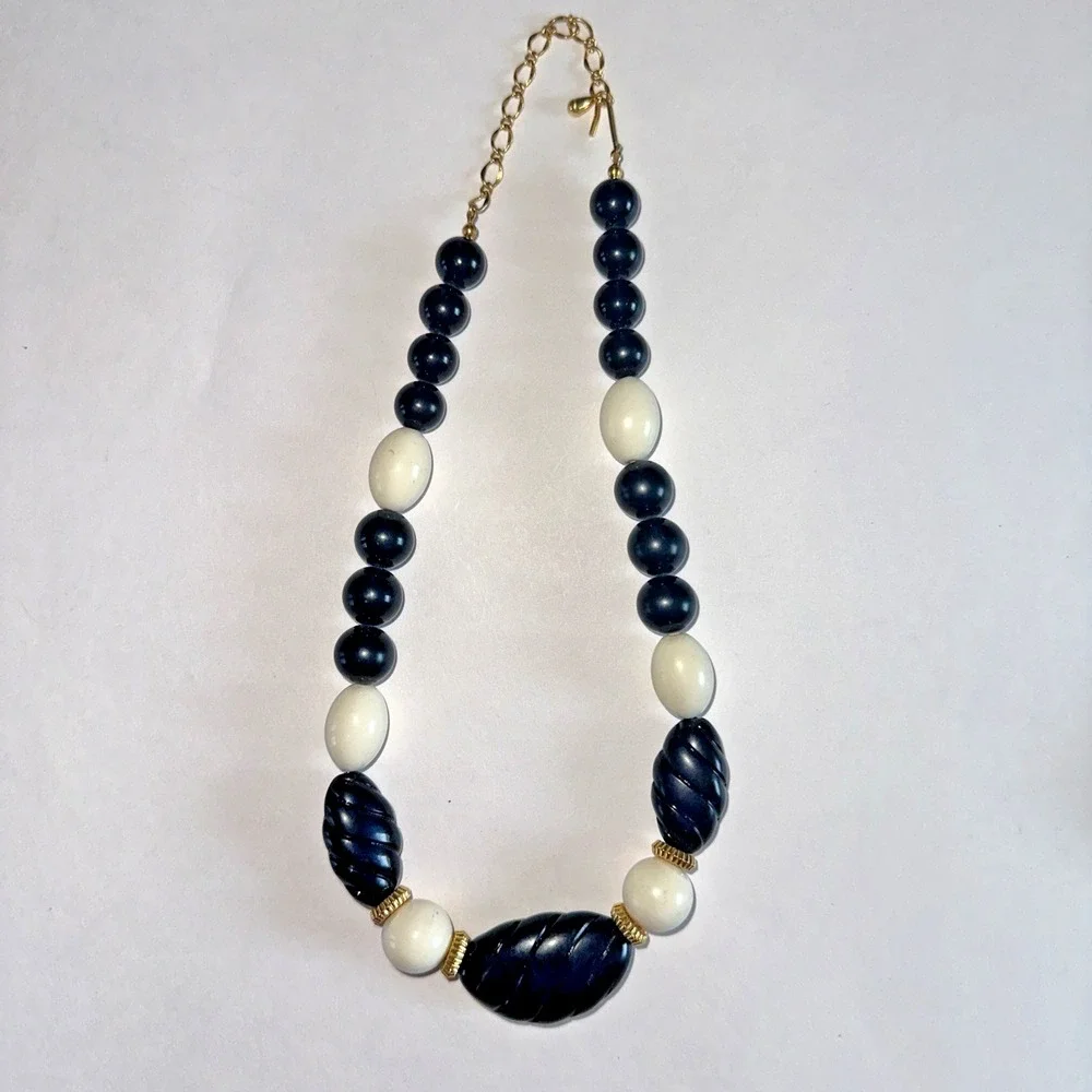 Unbranded Statement Necklace Women OS Black Cream Excellent Chunky Resin Beads